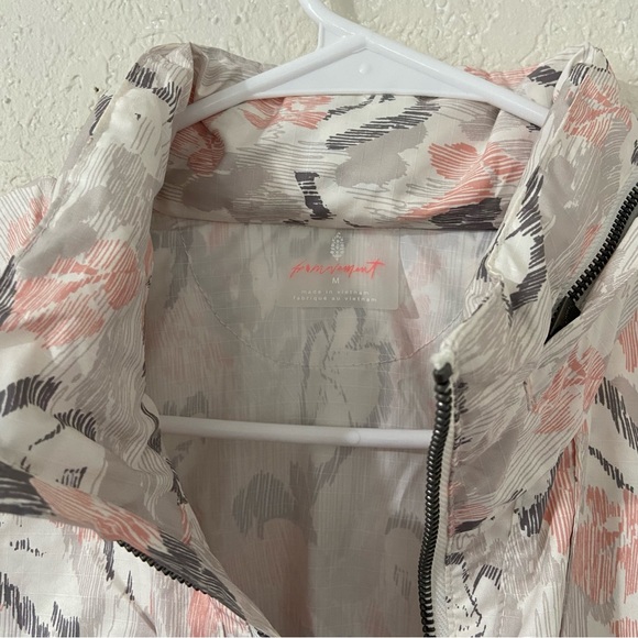 Free people Movement Off The Grid Printed Vest Size Medium NWT - Picture 10 of 10